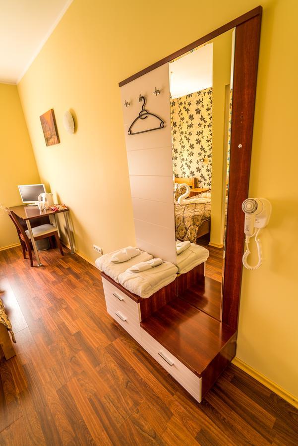 Hôtel Manderley à Tartu Extérieur photo